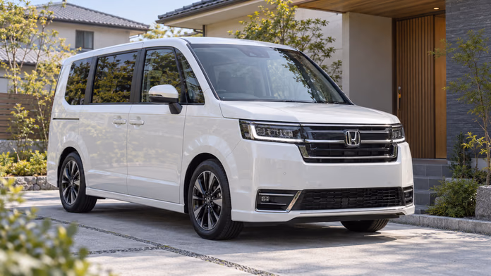 Honda Stepwgn SPADA на парковке; синтетическая редакционная иллюстрация.