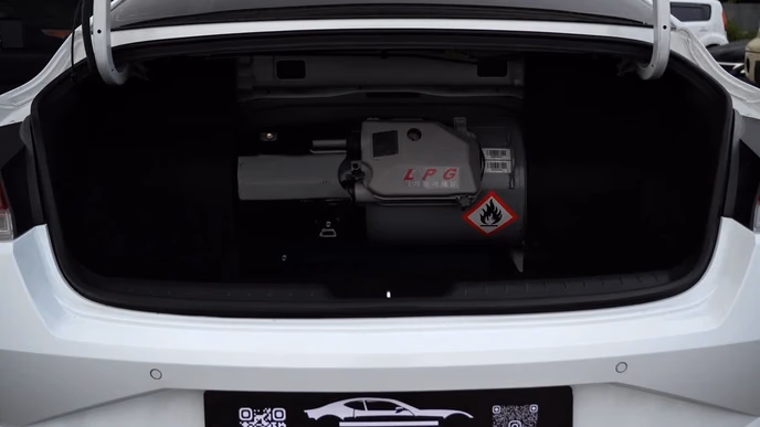 Hyundai Avante из Кореи: гибрид или заводской газ — что выбрать