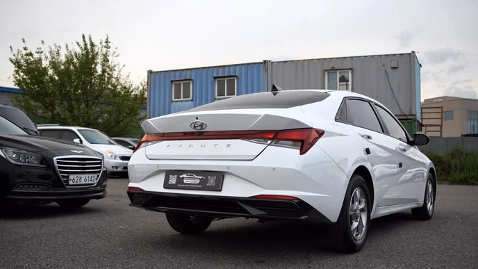 Hyundai Avante из Кореи: гибрид или заводской газ — что выбрать