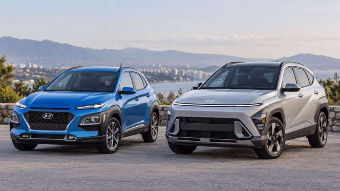 Синяя Hyundai Kona OS и серебристая Kona SX2 у озера — синтетическая редакционная иллюстрация