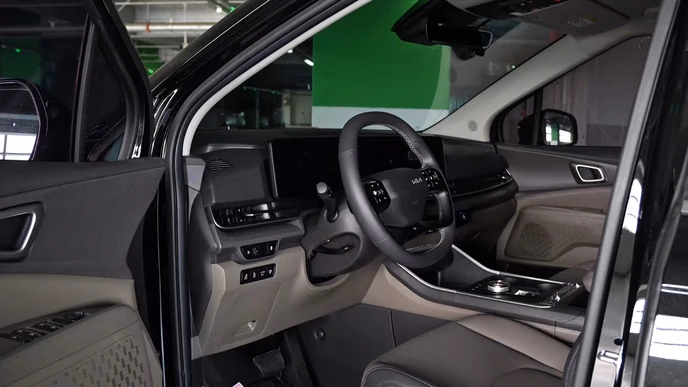Kia Carnival Hybrid из Кореи: почти 1,5 млн рублей разницы с дизелем только на утильсборе