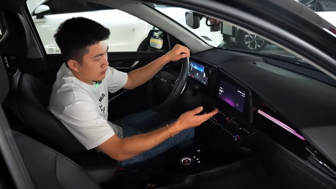 Kia Niro Hybrid: 141 сила, Signature и 10 542 км без зарядки от розетки