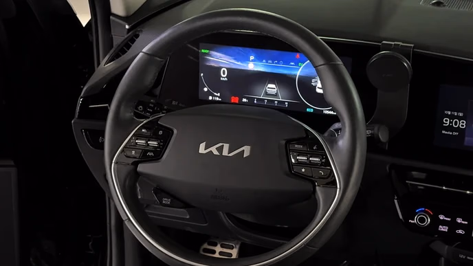 Kia Niro Hybrid: 141 сила, Signature и 10 542 км без зарядки от розетки
