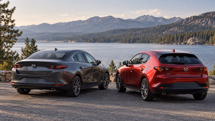 Mazda3 с кузовами седан и хэтчбек; синтетическая редакционная иллюстрация.