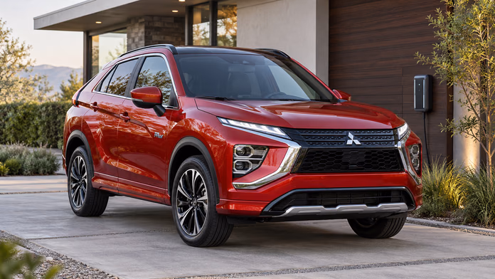 Красный Mitsubishi Eclipse Cross PHEV у дома; синтетическая редакционная иллюстрация.
