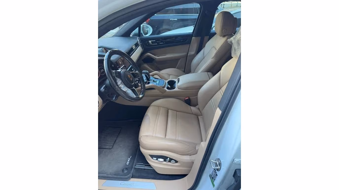 Обзор и сравнение PORSHE CAYENNE и GENESIS GV70