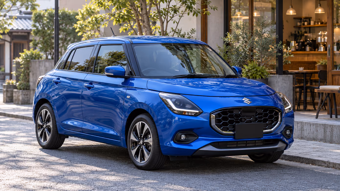Suzuki Swift на городской парковке; синтетическая редакционная иллюстрация.