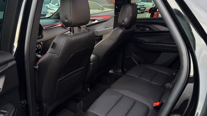 Три кроссовера из Кореи от 1,9 до 2,9 млн ₽: Venue, QM6 или Trailblazer AWD