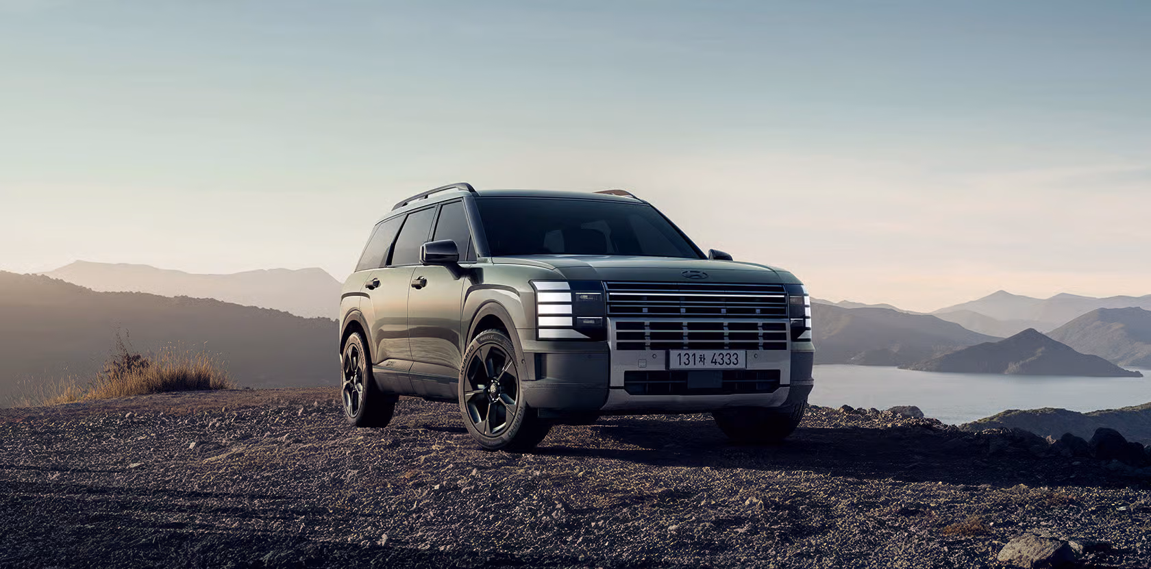 Галерея внешнего переднего и бокового вида Palisade Hybrid